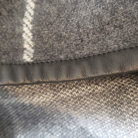 ST. John Wool Poncho With Lamb Leather Trim. - Picture 10 of 11